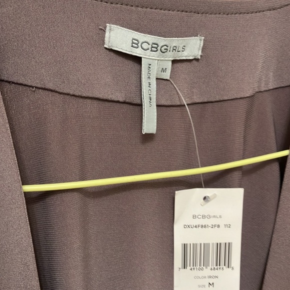 BCBGirls Drapey top, size M - Picture 3 of 4